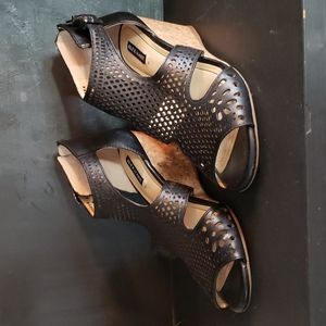 EUC Alex Marie leather wedges